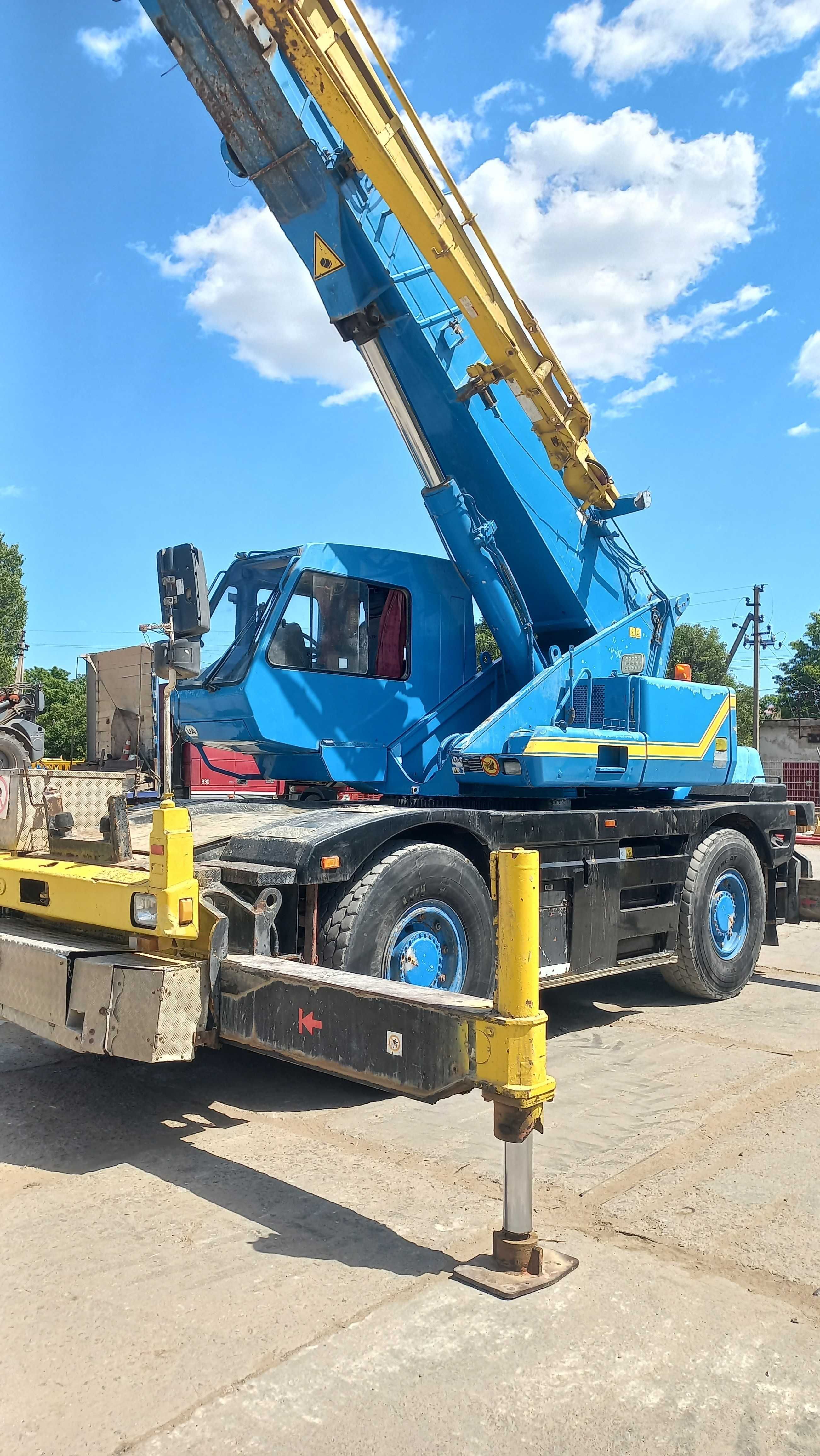 Автокран 25 тонн KATO CR-250
