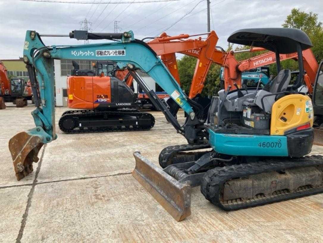 Гусеничний екскаватор KUBOTA U-40-6.